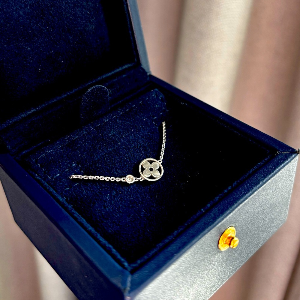 Louis Vuitton dainty silver necklace